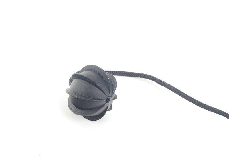 Шнур удерживающий полку за зад.сиденьем