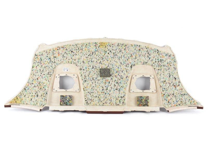 полка за задним сиденьем