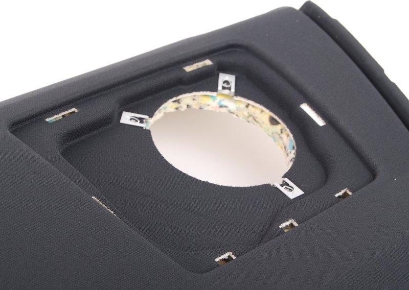 полка за задним сиденьем