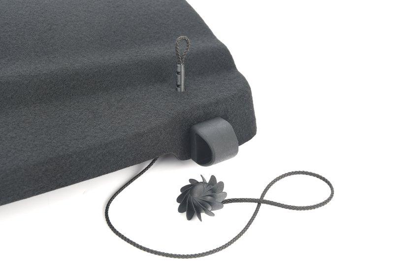 полка за задним сиденьем