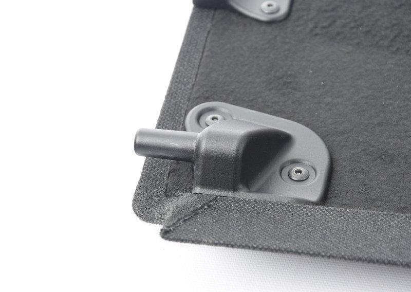 полка за задним сиденьем