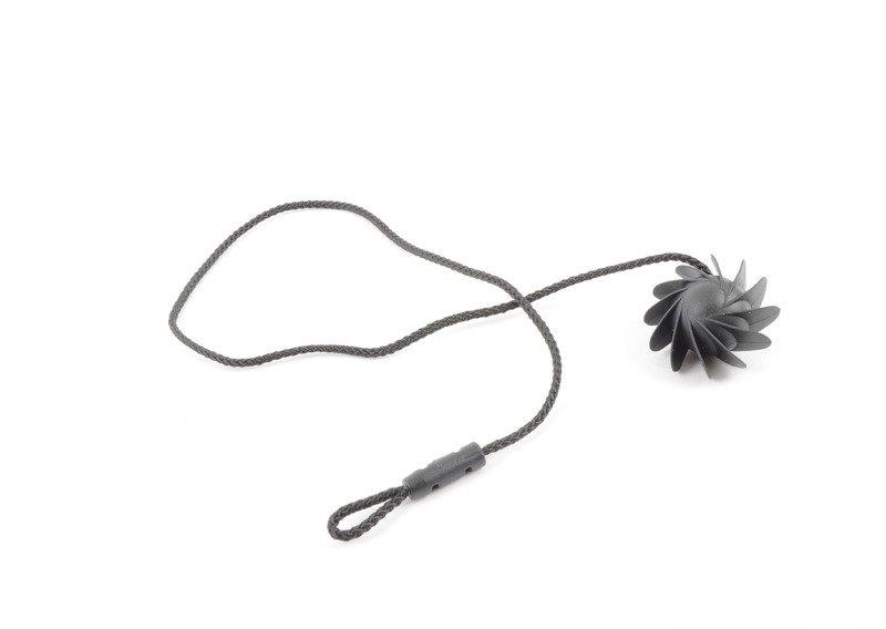 Шнур удерживающий полку за зад.сиденьем