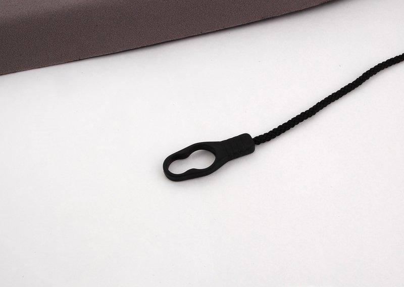 полка за задним сиденьем