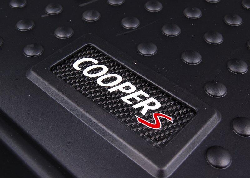 Фасонный коврик для багажника