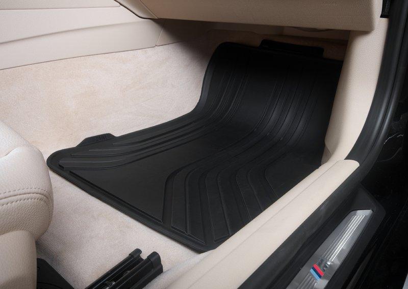 F30 передние коврики резина черные
