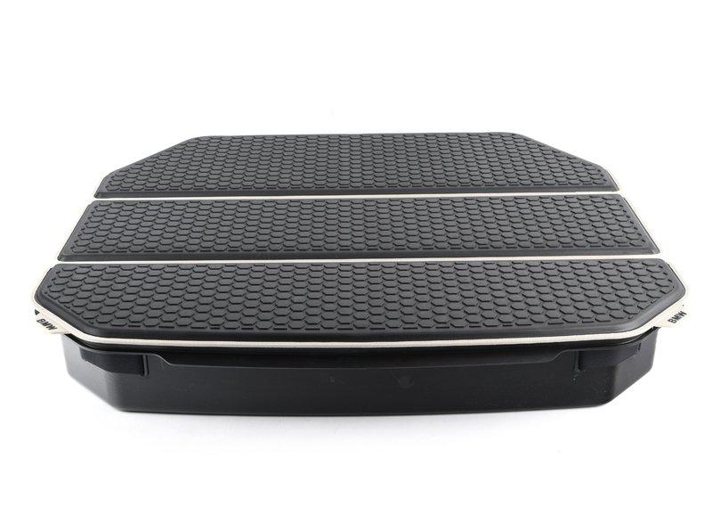 Поддон багажного отделения