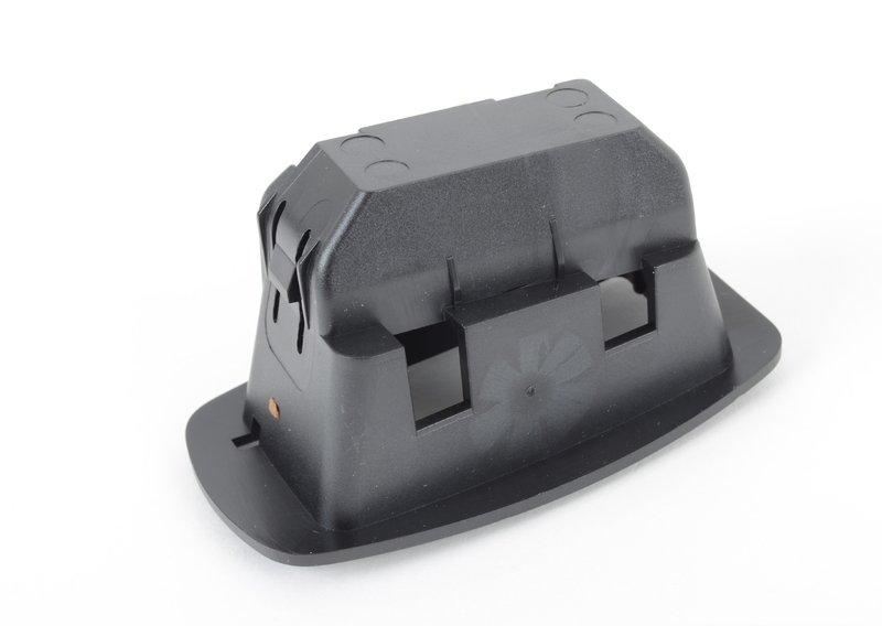 Крепление крюка в багажном отделении