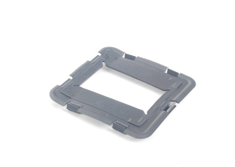 Крышка экрана моторного отсека