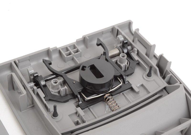 Ручка съемной полки в багажнике