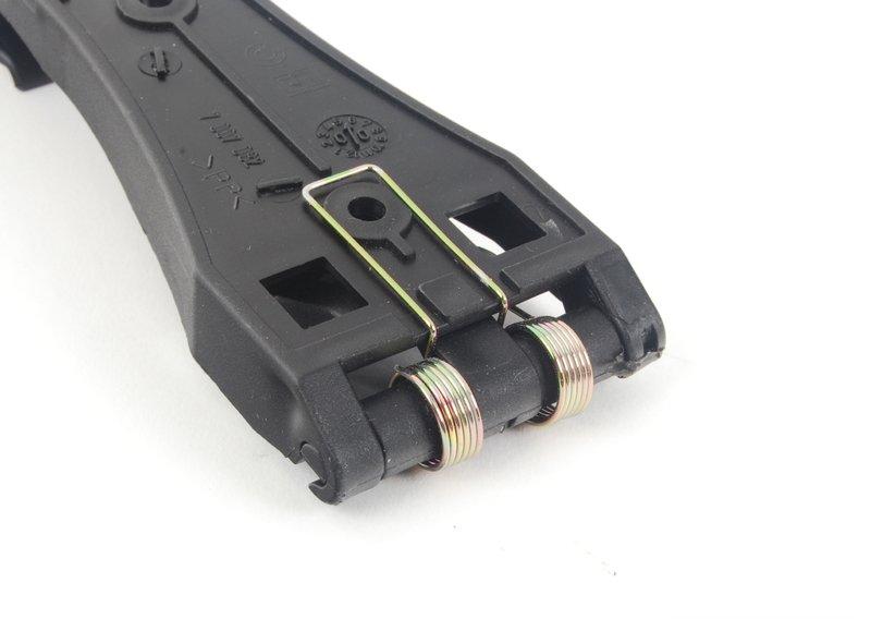 Фиксирующий крюк съемной полки