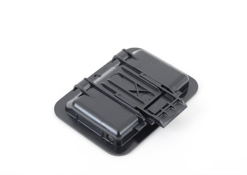 Ручка боковой обшивки багажника