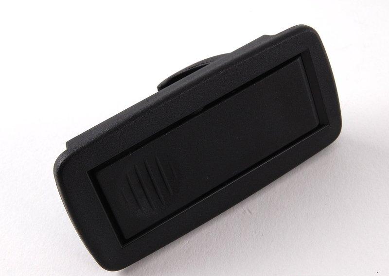 Крючок в багажном отделении