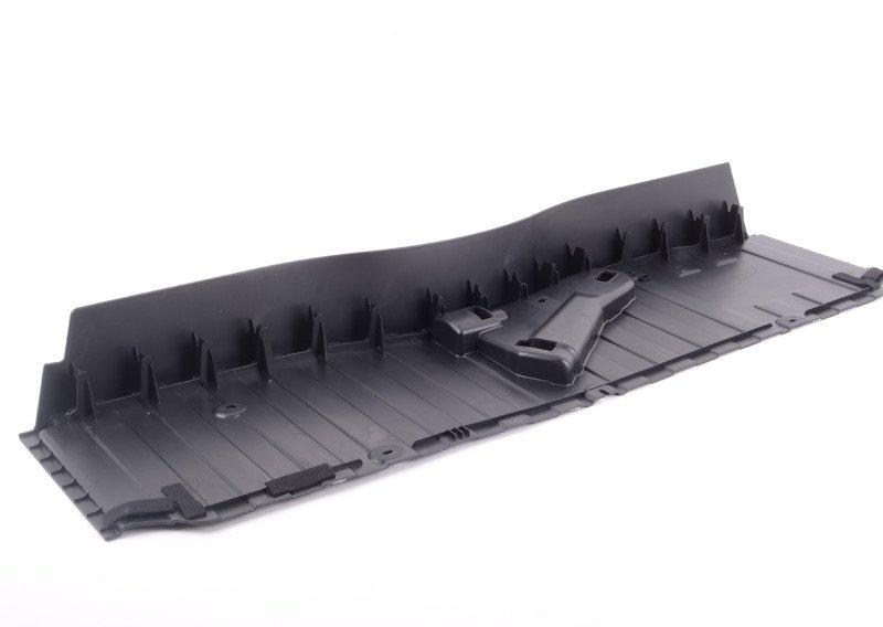 Крышка аккумулятора в багажном отделении