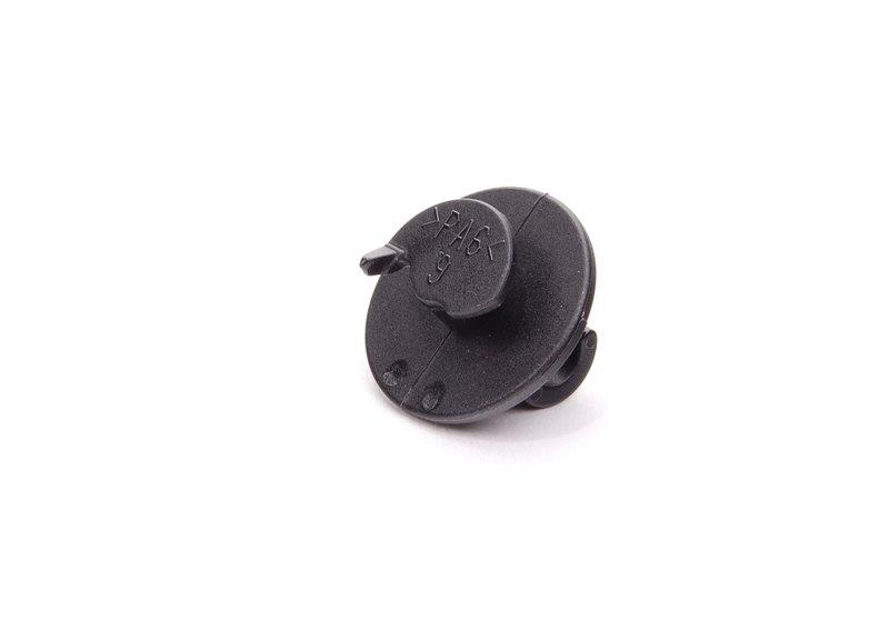 Крепление сетки багажного отделения