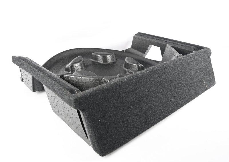 Лоток на пол багажного отделения