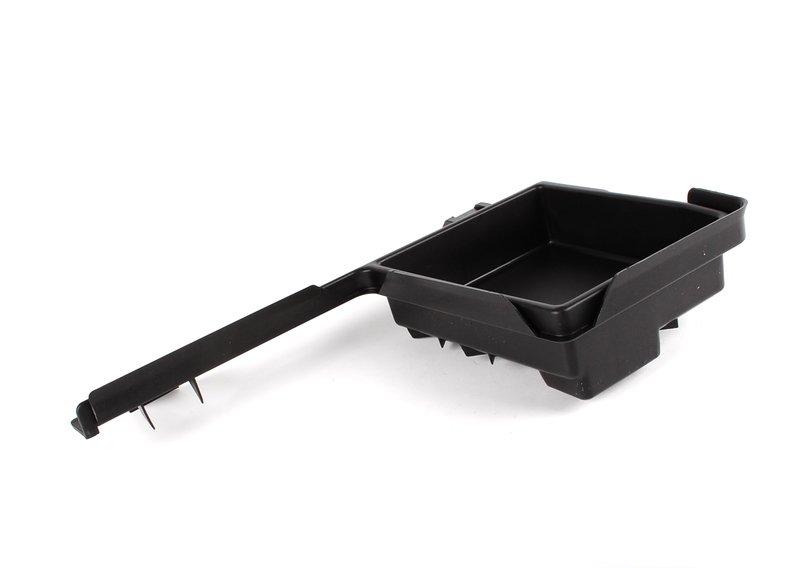 Лоток в багажном отделении Л