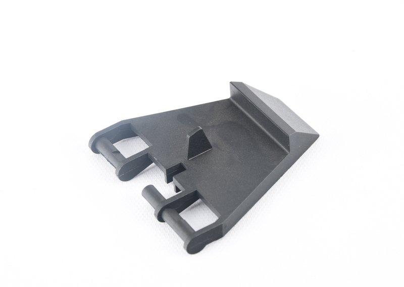 Фиксирующий рычаг багажной двери