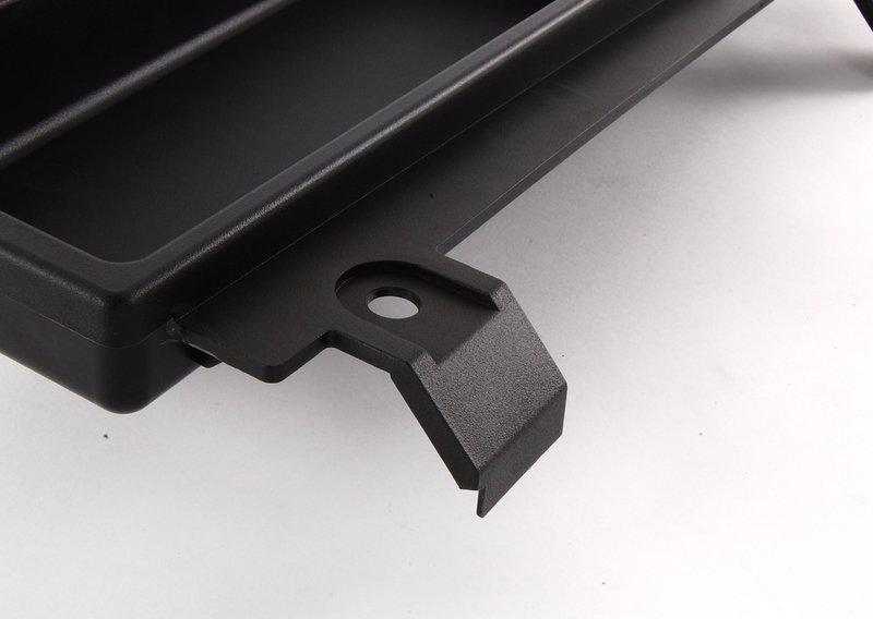 Лоток в багажном отделении Л