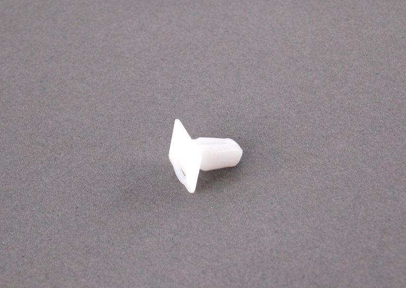 Скоба накладки порога