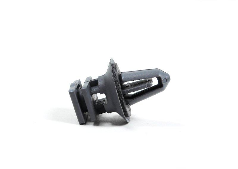 Скоба накладки порога