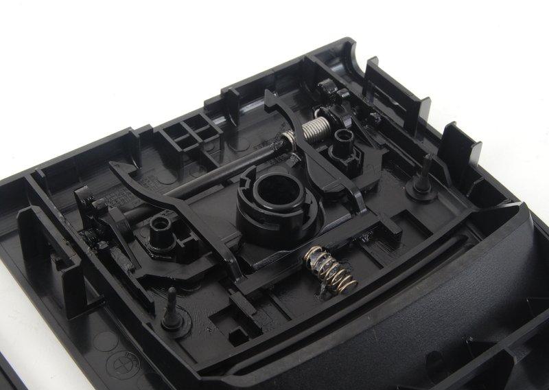 Ручка съемной полки в багажнике