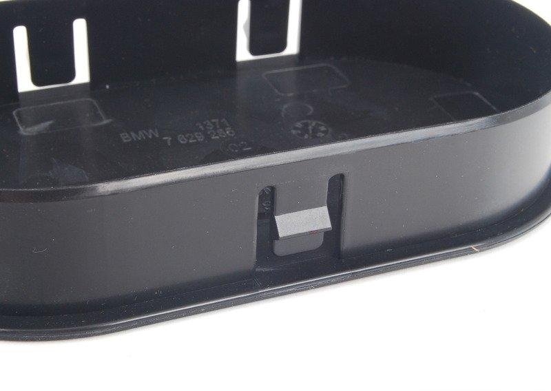 Ручка съемной полки в багажнике