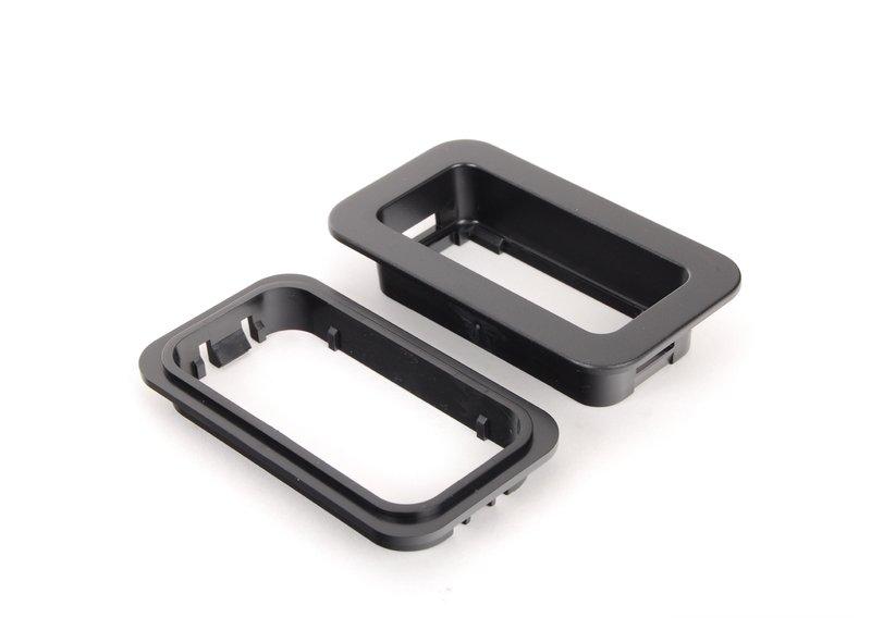 Рамка кнопки багажной двери