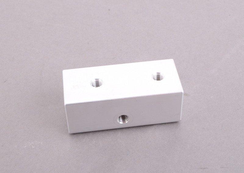 Адаптер петли крышки багажника левый