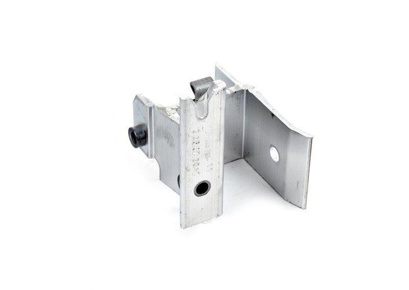 Крепление переднего подрамника Л