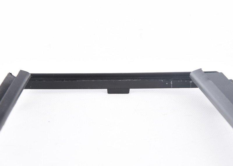 Обойма бокового стекла неподвижн. Л