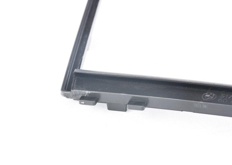 Обойма бокового стекла неподвижн. П