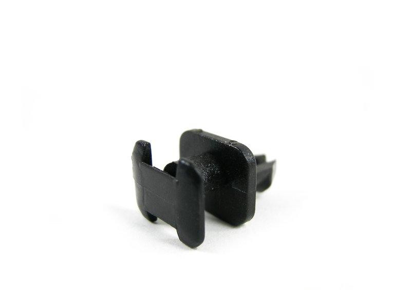 заклепка с распорной втулкой