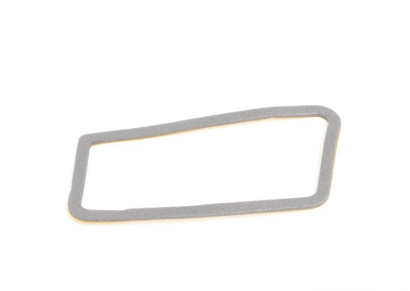 E34 уплотнитель спойлера правый