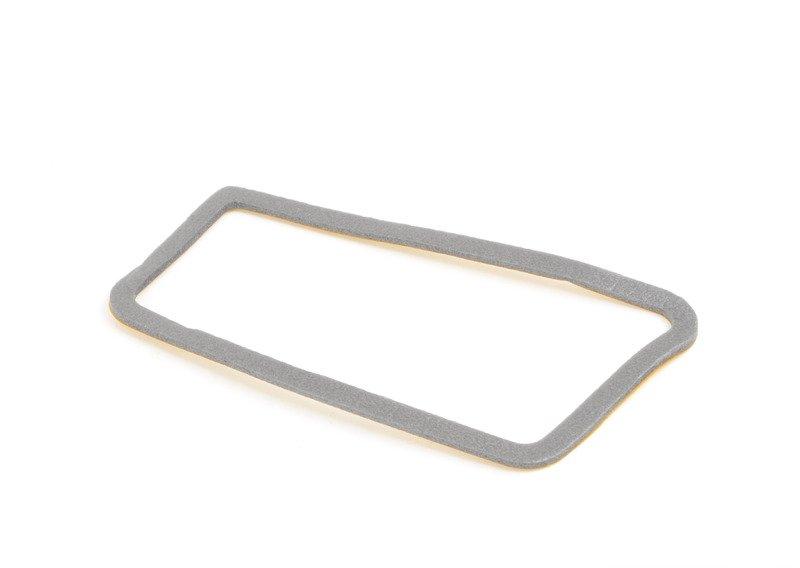 E34 уплотнитель спойлера правый