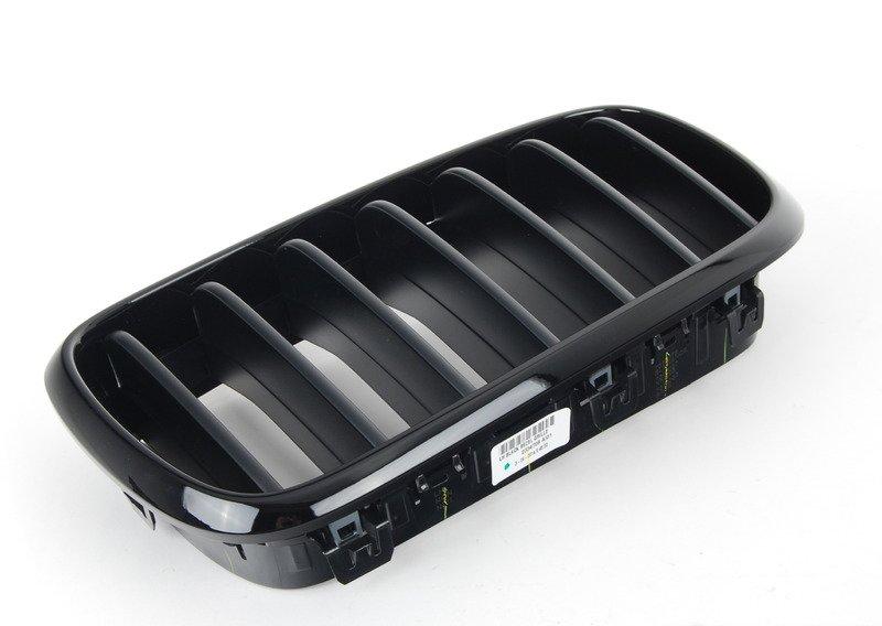 F15 Решетка радиатора черная Л