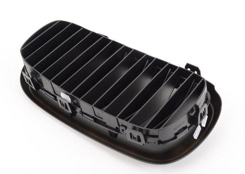 Черная решетка радиатора