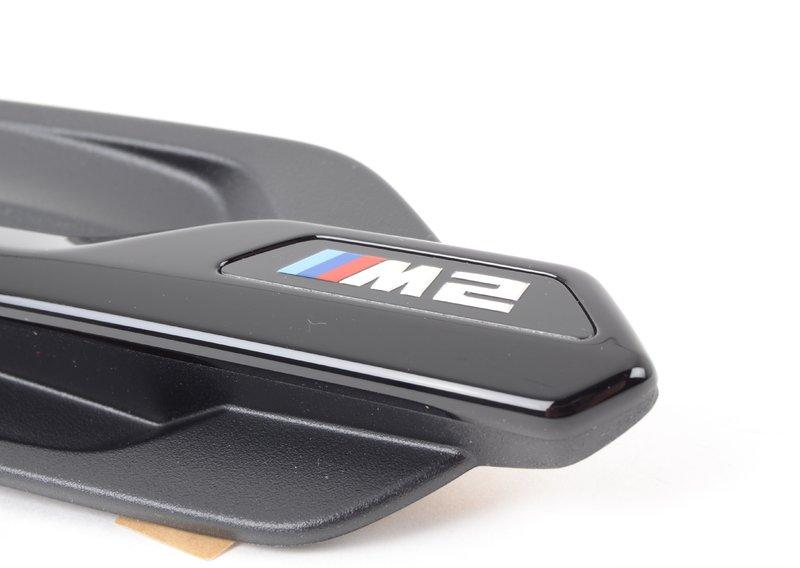 Орнам.вентил.реш.черн.глянц.сбоку справа