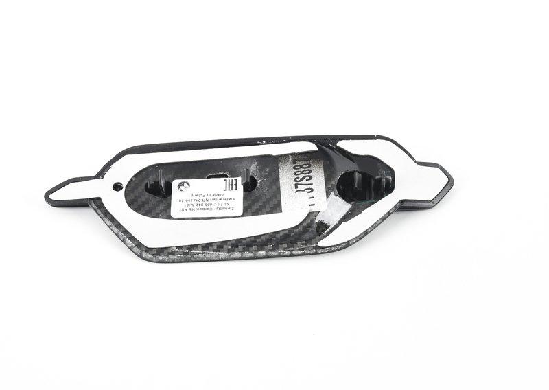 Декоративн.решетка карбон сторона прав.