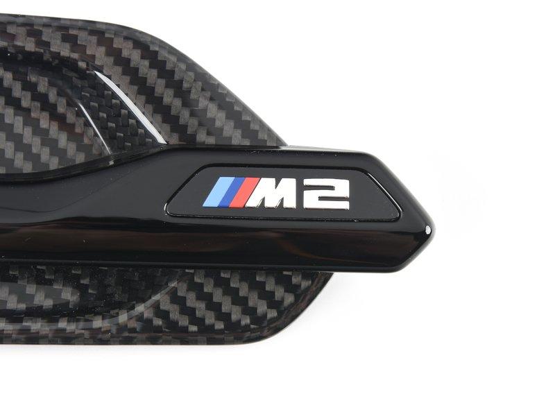 Декоративн.решетка карбон сторона прав.