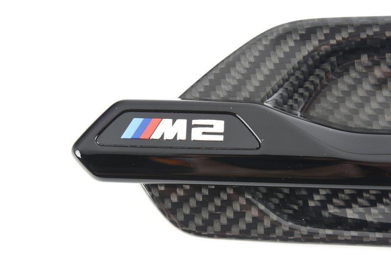 Декоративная решетка карбон сторона лев.