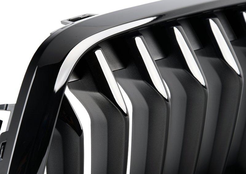 F39 решетка черная правая