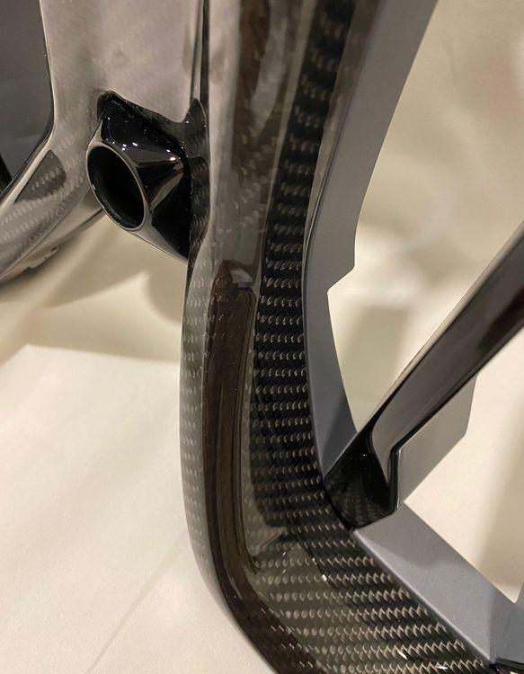 Передн.декорат.решетка радиатора карбон