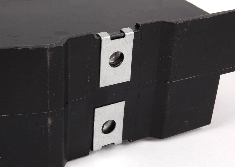 Кронштейн экрана моторного отсека Л