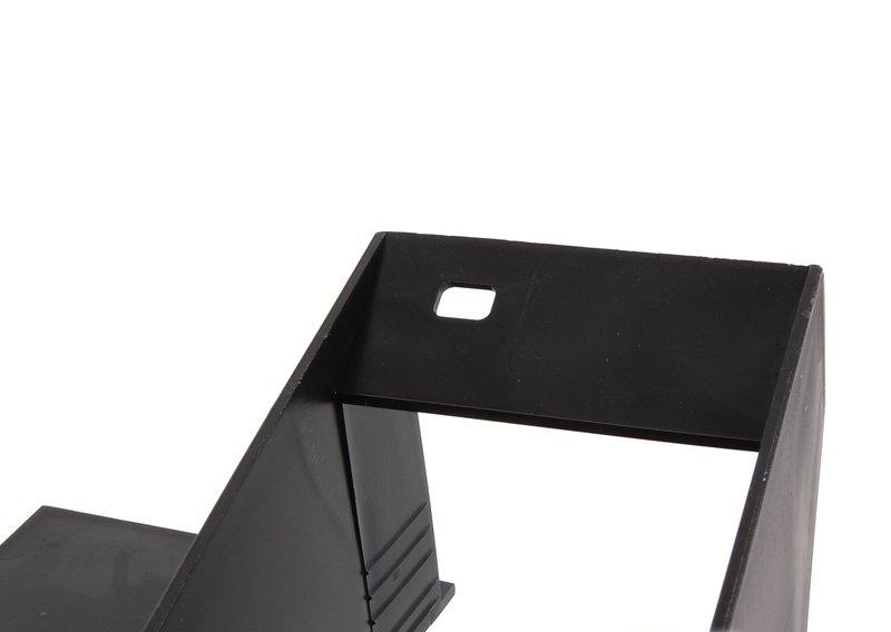 Кронштейн экрана моторного отсека П