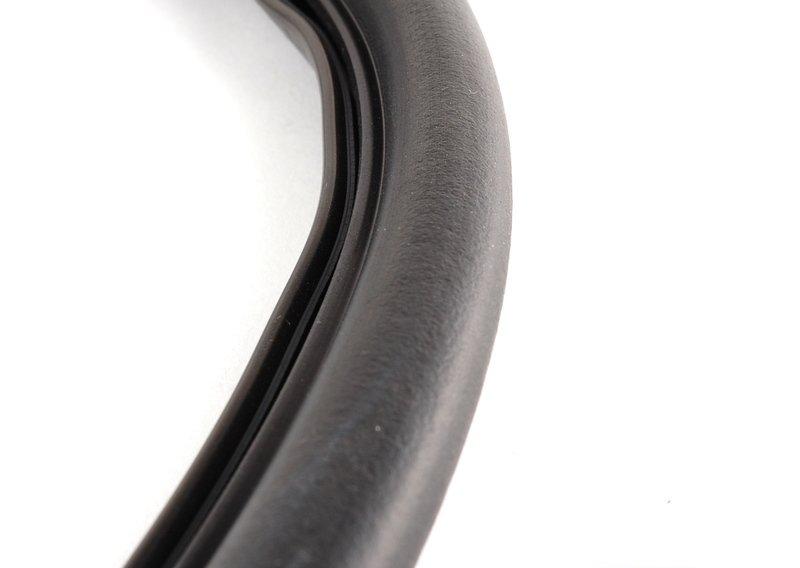 E90/E90N Уплотнитель капота Зд