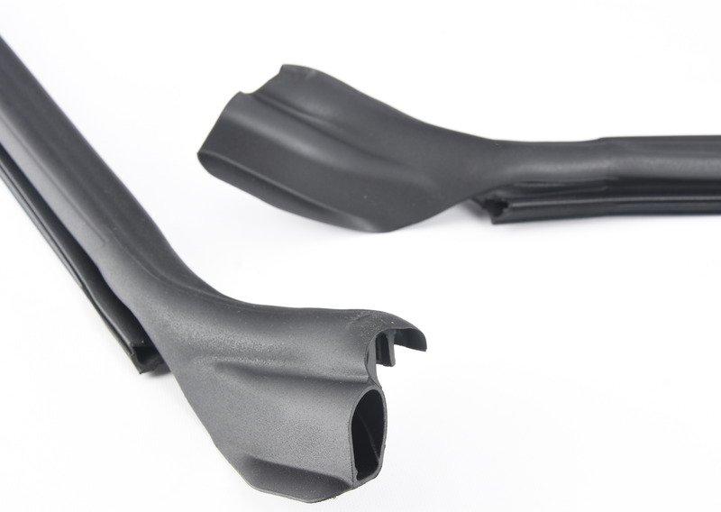 Уплотнитель обтекателя у передней стойки