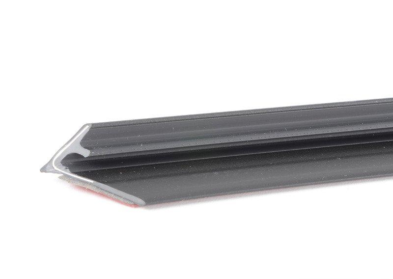 Накладка передней стойки Л