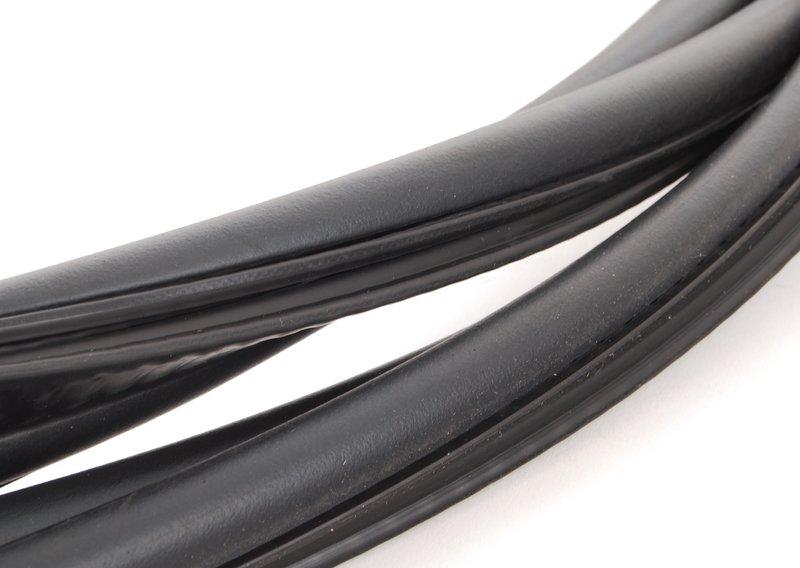 Уплотнитель багажной двери