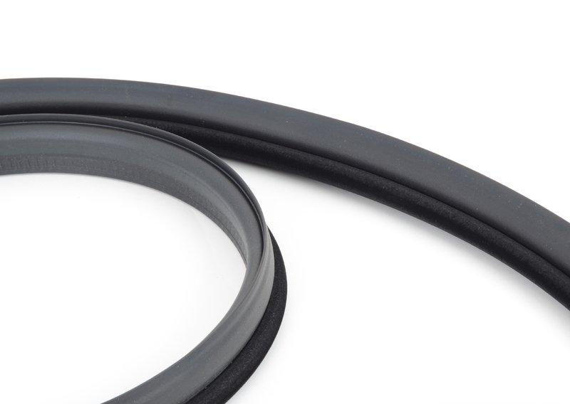 Уплотнитель багажной двери