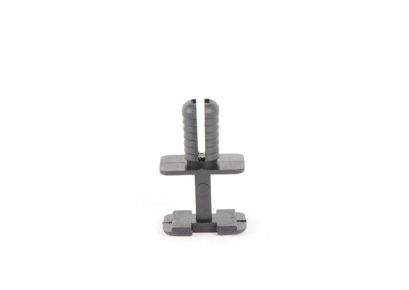 заклепка с распорной втулкой